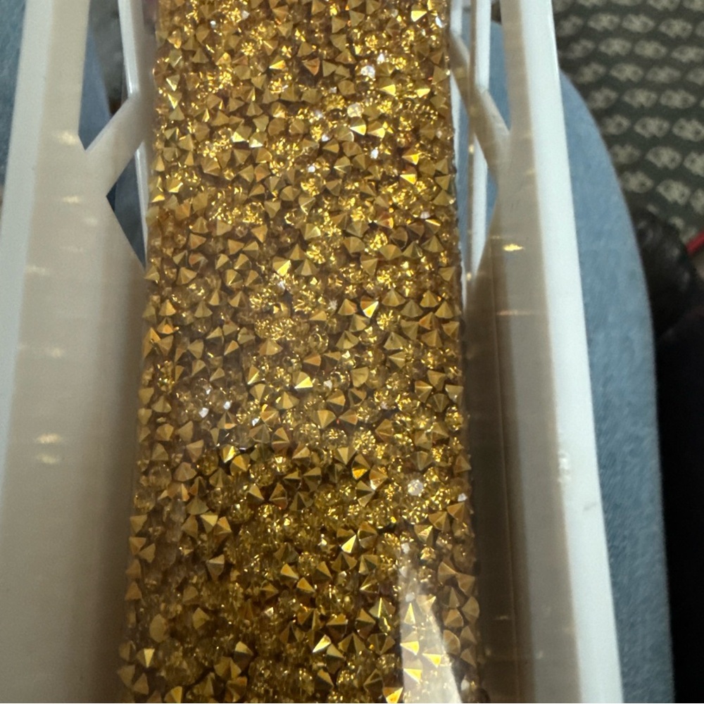 Simplicity Gold Trim 6 Yards New Unopened 
1.5 Inch Wide crafts sewing